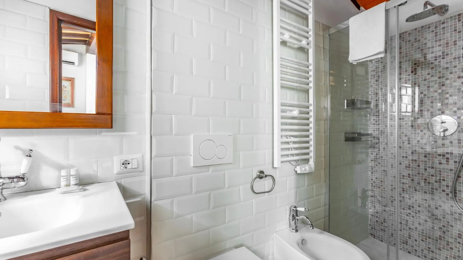 Renaissance Romance - Florence Gem Apartment 0*,  Italy